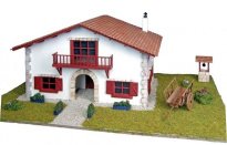 Сборная деревянная модель деревенского дома Artesania Latina Chalet en kit de Caserio con carro 1:72