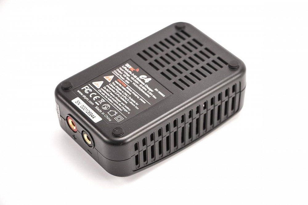 Зарядное устройство SKYRC E4 для LI-PO и LI-FE аккумуляторов 2-4S. Работает от сети ~220 В. Максимал